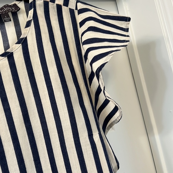 Ruffled sleeve denim and off white stripped blouse. - Picture 4 of 6